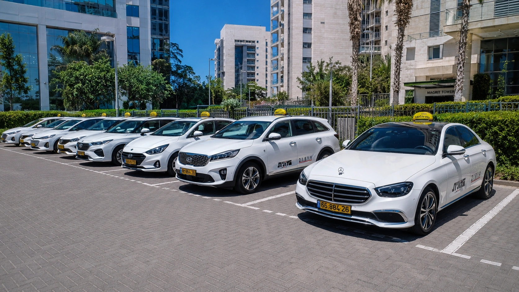 צי מוניות לבנות חדישות ומרווחות